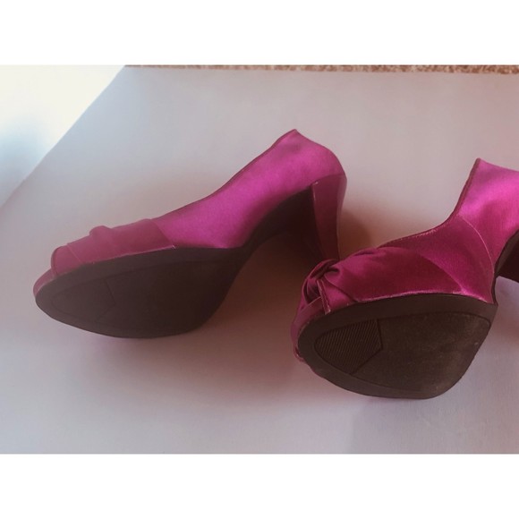 Hot Pink Fabric High Heels with Peep Toe and Decorative Bow,, Size 6.5 M - Picture 3 of 10